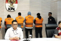 Lima Tersangka Proyek Jalan Sumut Diperlihatkan di Gedung Merah Putih KPK