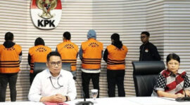 Lima Tersangka Proyek Jalan Sumut Diperlihatkan di Gedung Merah Putih KPK