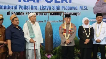 Kapolri Bersilaturahmi ke Ponpes Al-Hamidy Banyuanyar, Tekankan Pentingnya Sinergi Polri dan Ulama
