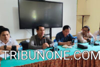 Kunjungan kerja (Kunker) gabungan komisi tim I DPRD Kabupaten Kutai Barat (Kubar) Kembali datangi kampung Kelian Dalam Kecamatan Tering, kunjungan tim gabungan tersebut terkait dengan polemik lahan antara masyarakat kampung Kelian Dalam dengan PT. Indotama Semesta Manungal
(ISM). Foto Istimewa, Sabtu (09/08/2025)
