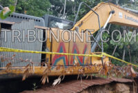 Keterangan foto: 5 Unit Excavator berhasil di segel Tim Polda Kalimantan Timur, Kamis (11/09/2025) malam