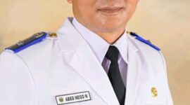 **Keterangan Foto:**
Petinggi Kampung Bentas, Kecamatan Siluq Ngurai, Kabupaten Kutai Barat, saat menyampaikan pengaduan terkait dugaan pelanggaran HGU dan konflik lahan perkebunan sawit.
