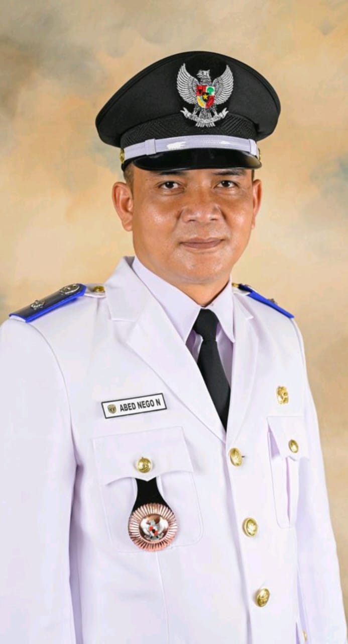 **Keterangan Foto:**
Petinggi Kampung Bentas, Kecamatan Siluq Ngurai, Kabupaten Kutai Barat, saat menyampaikan pengaduan terkait dugaan pelanggaran HGU dan konflik lahan perkebunan sawit.

