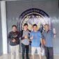Keterangan foto:
Budi Permanto saat keluar dari Lapas Kelas IIA Tenggarong usai dinyatakan bebas setelah memenuhi pembayaran denda konversi pidana, Selasa (26/5/2026).